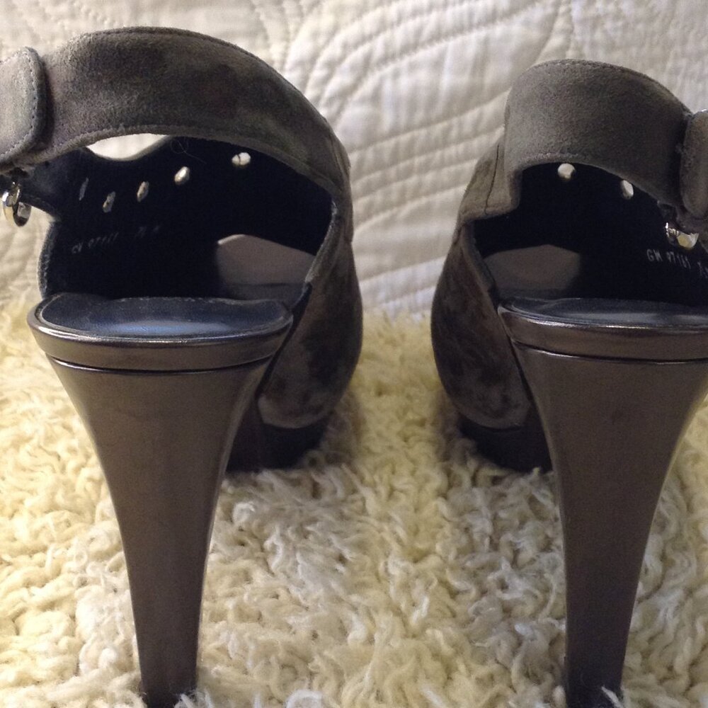 Stuart Weitzman Peep Toe Slingbacks "7.5" Metallic Camo Eyelet Hardware Pumps 5" - Picture 5 of 8